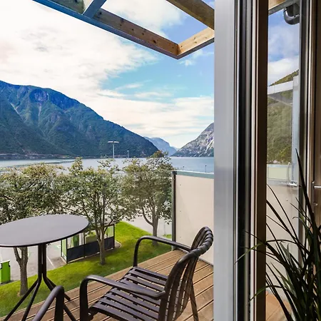 Klingenberg Fjord * Årdalstangen