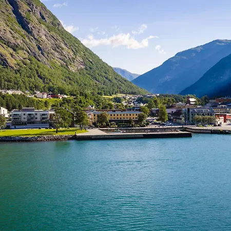Klingenberg Fjord *